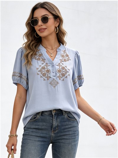 Blusa bordada con manga fruncida