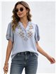 Blusa bordada con manga fruncida