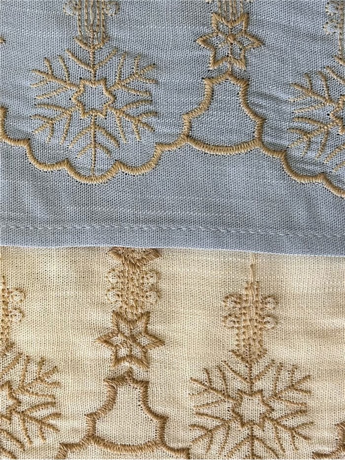 Blusa bordada estrellas con volante en hombros