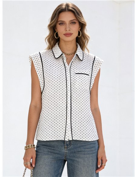 Blusa sem mangas com estampa de bolinhas e detalhes contrastantes.