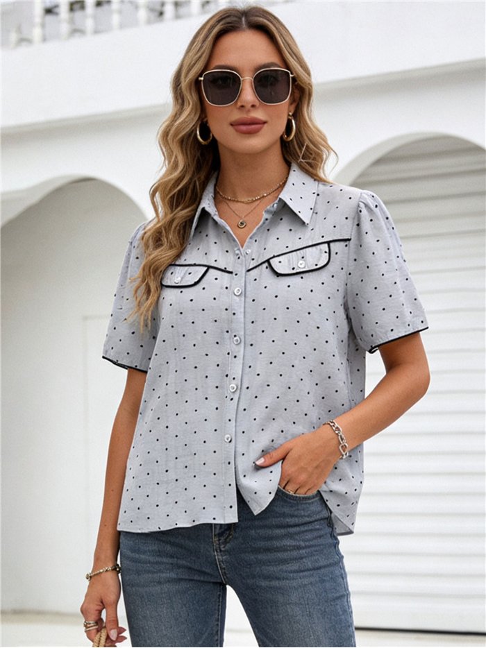 Gepunktetes Hemd mit kontrastierender Borte
