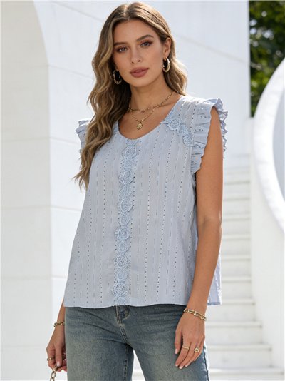 Blusa calada con guipur manga volantes