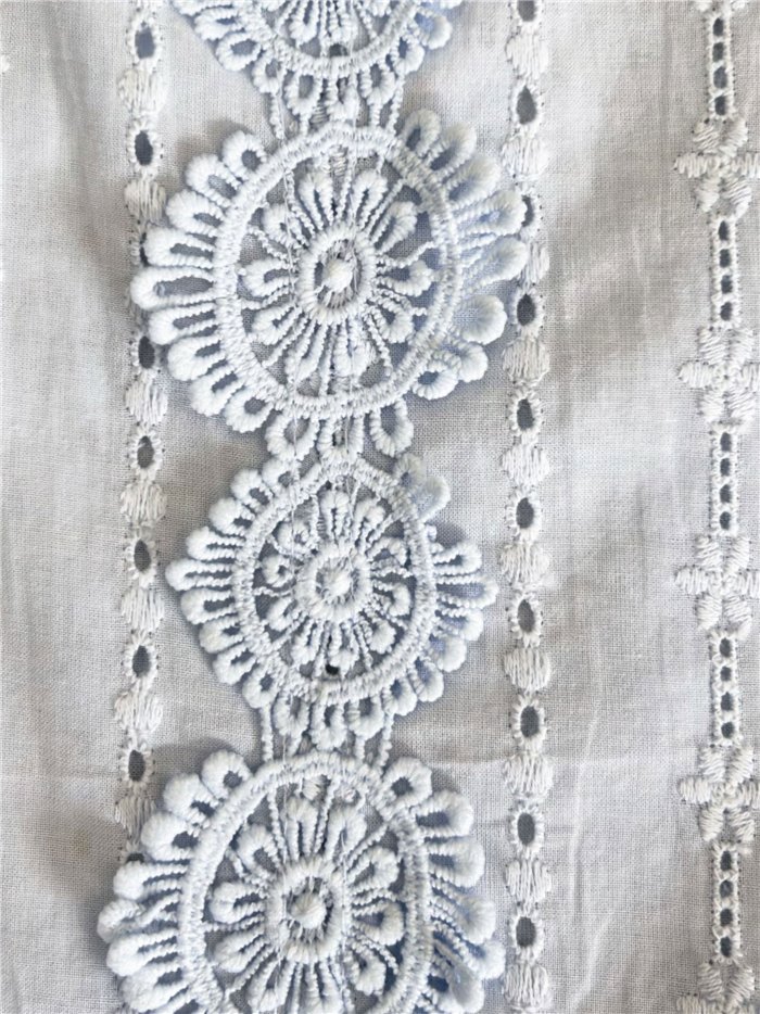 Durchbrochene Bluse mit Rüschenärmeln aus Guipure-Spitze