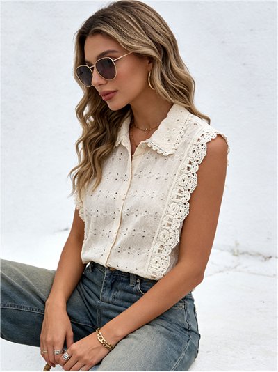 Camisa calada con guipur