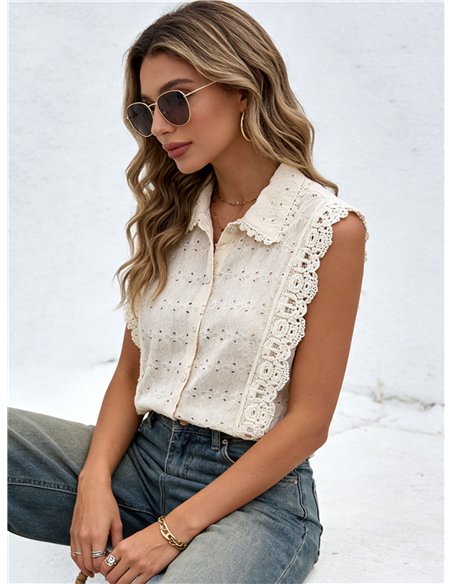 Camisa calada con guipur