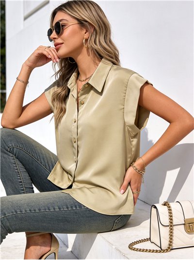 Camisa satinada sin mangas botones dorados