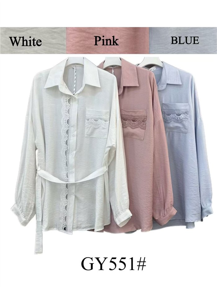 Camisa con encaje y cinturón