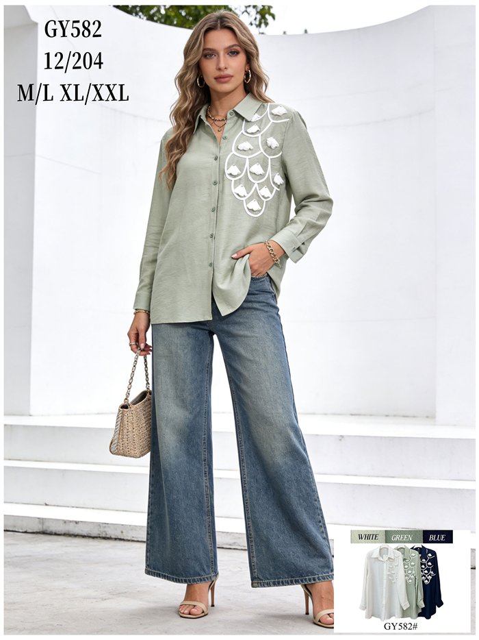 Chemise brodée avec motif en relief