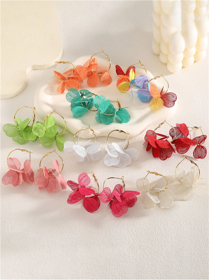 Pendientes de aro con pétalos calados