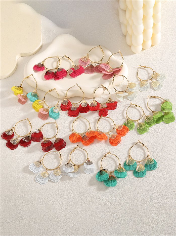 Pendientes de aro con pétalos colgantes