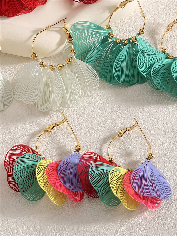 Pendientes de aro con pétalos calados