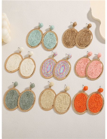 Pendientes ovalados de rafia con borde dorado