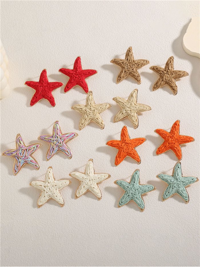 Pendientes estrella de rafia con borde dorado