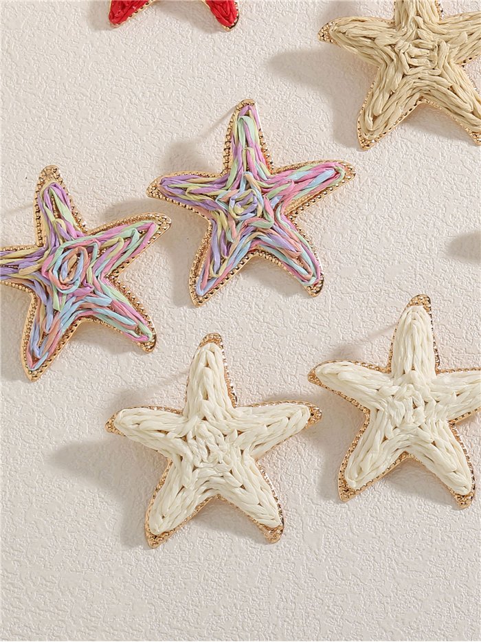 Pendientes estrella de rafia con borde dorado