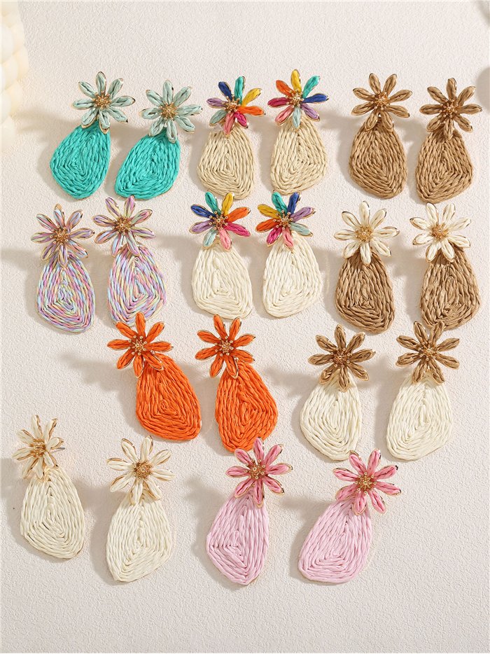 Pendientes lágrima maxi de rafia con flor