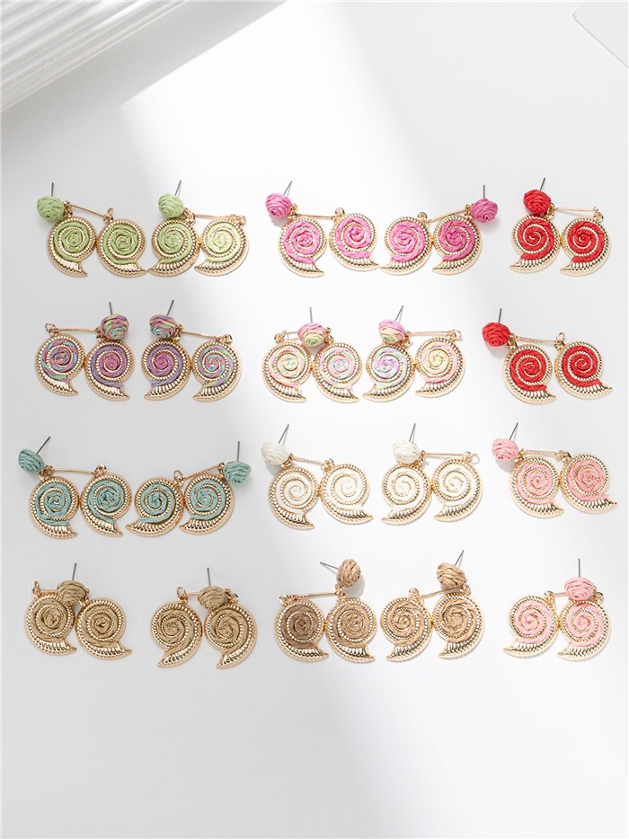 Boucles d'oreilles spirales en raphia avec monture dorée