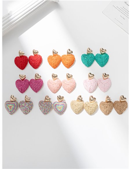Pendientes corazón de rafia con detalle dorado
