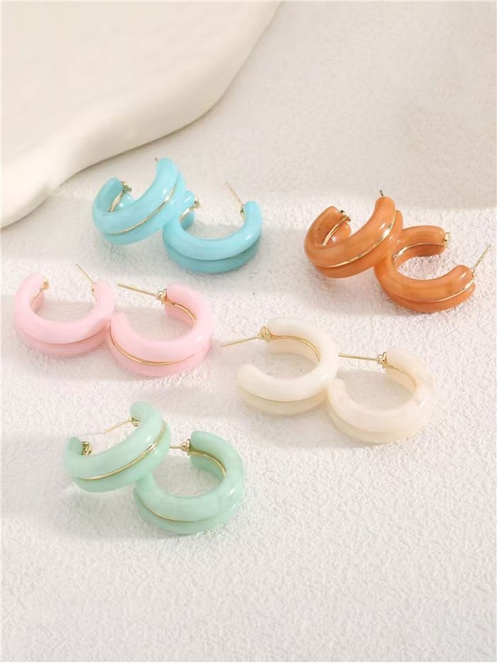 Aros grossos de resina em tons pastel
