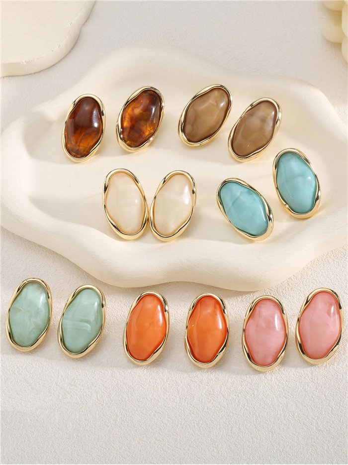 Orecchini ovali irregolari in resina