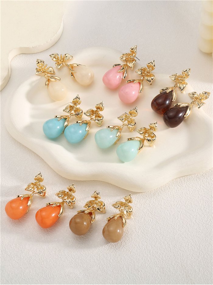 Pendientes flor dorada con gota de resina