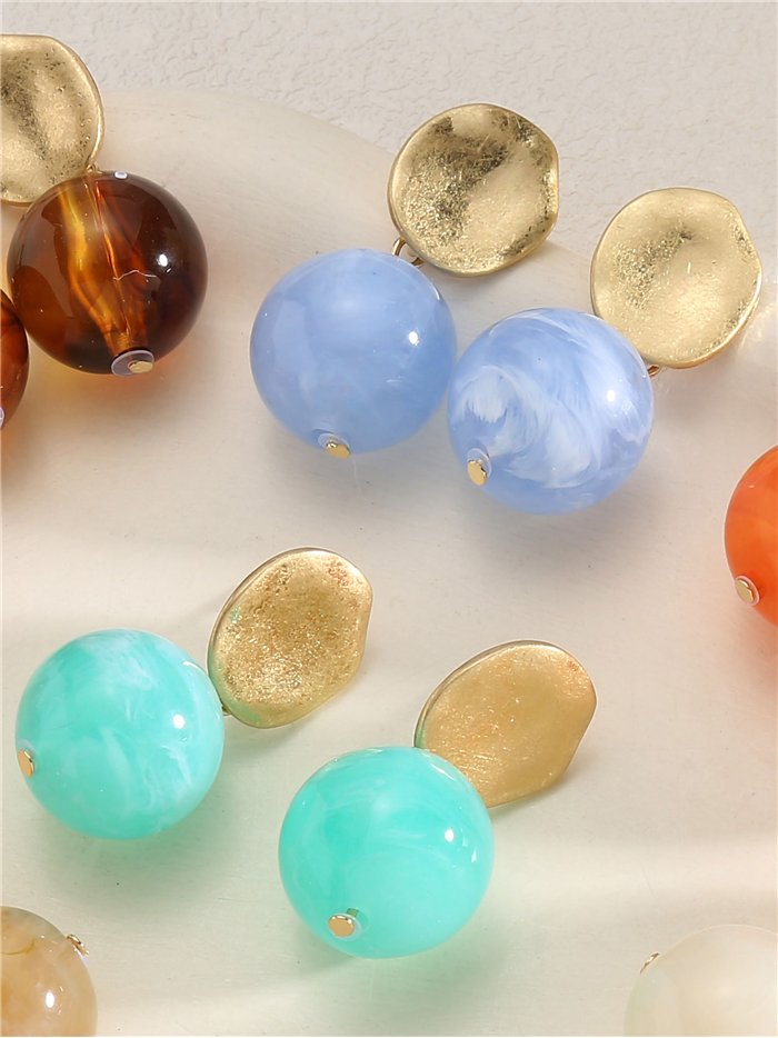 Pendientes disco dorado con bola de resina