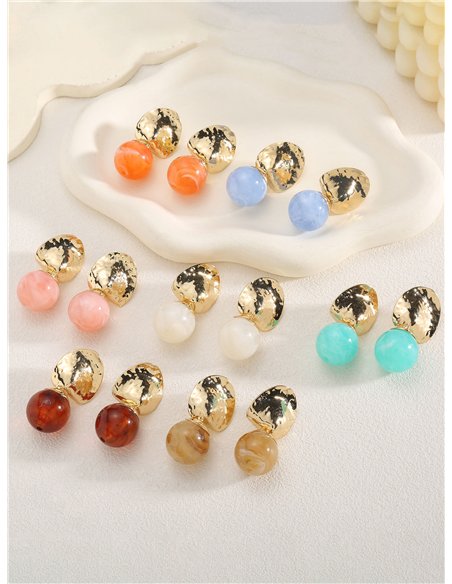 Boucles d'oreilles martelées avec boule en résine