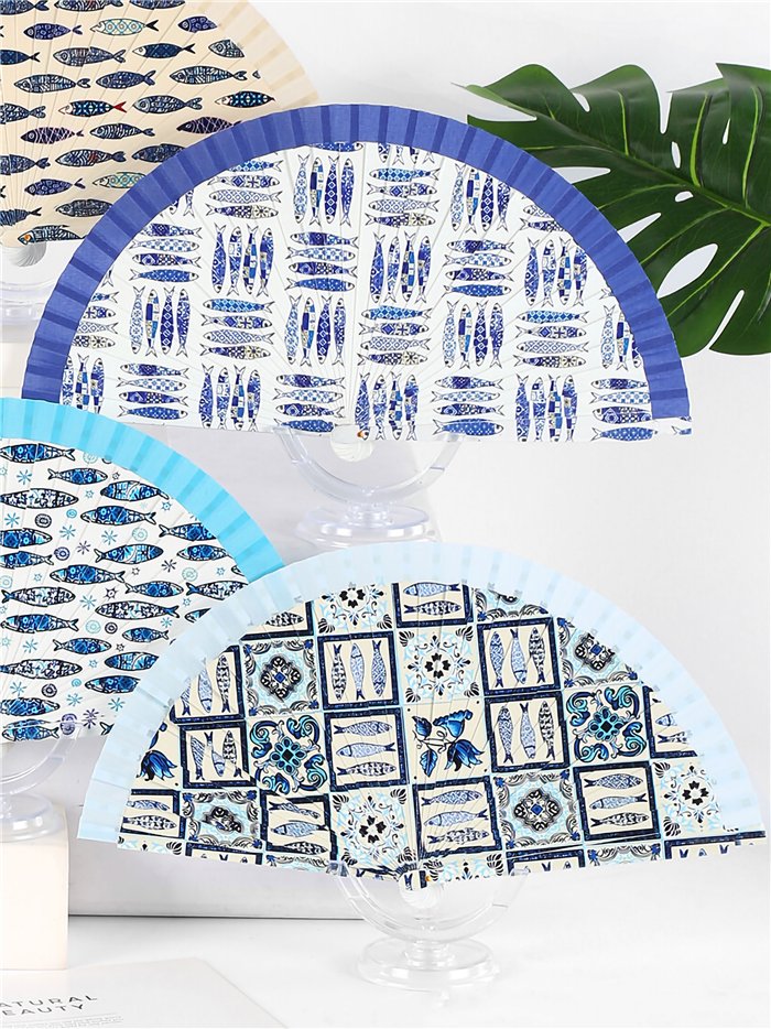 Ventaglio con motivo a pesce azzurro
