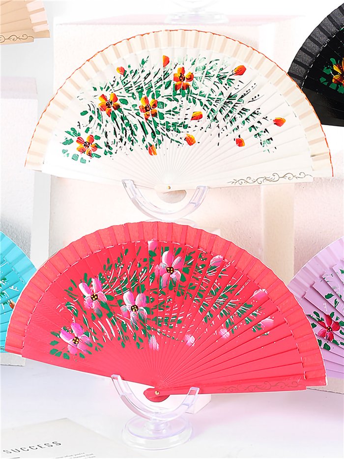 Leque decorado com flores silvestres