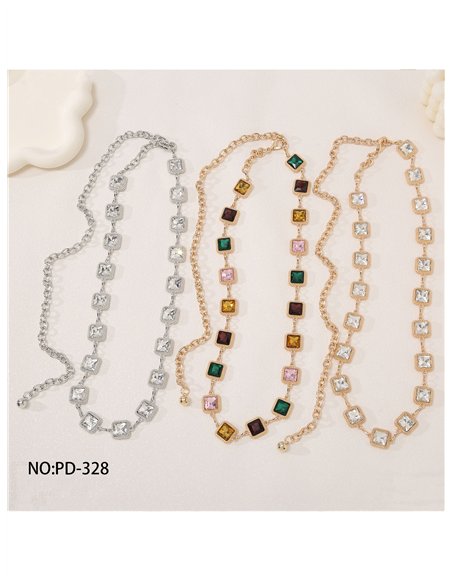 Cinto cravejado de joias com cristais quadrados.