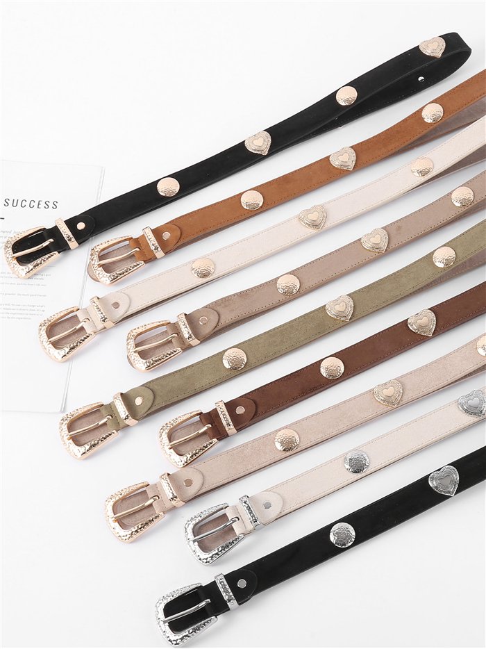 Dünner Gürtel in Wildlederoptik mit metallischen Herzen