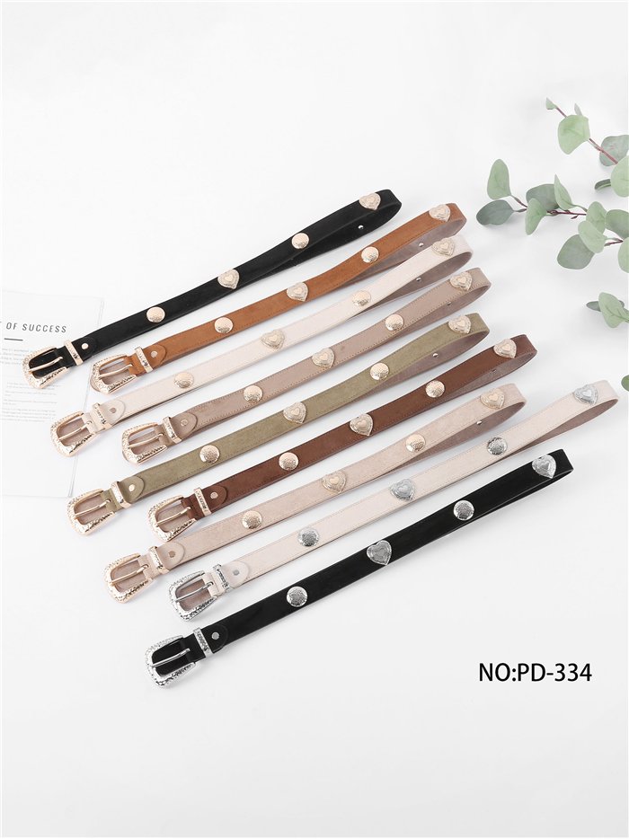 Dünner Gürtel in Wildlederoptik mit metallischen Herzen