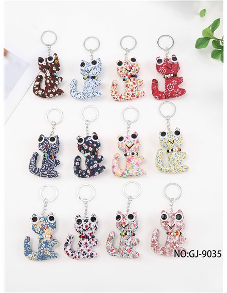 Porte-clés en tissu avec un chaton imprimé.