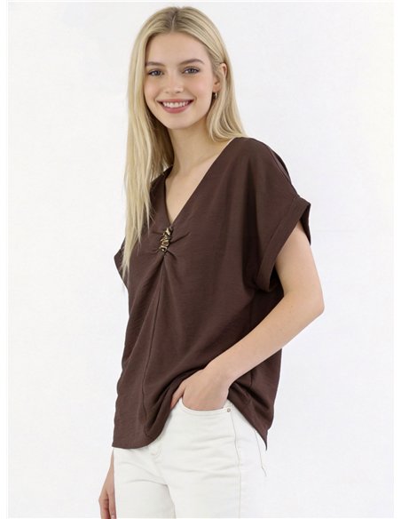 Blusa talla grande con detalle joya