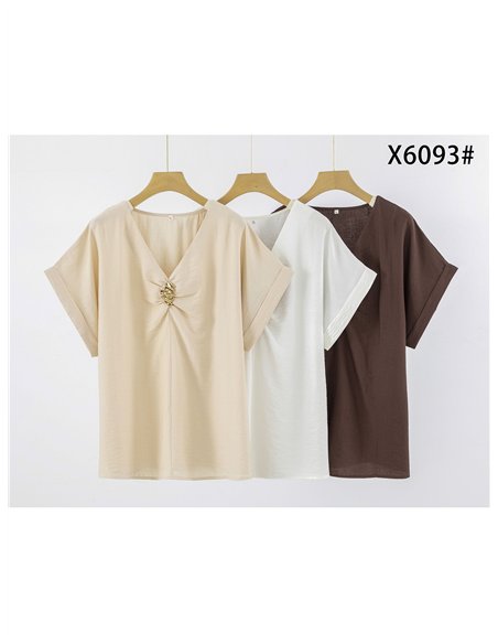 Blusa talla grande con detalle joya