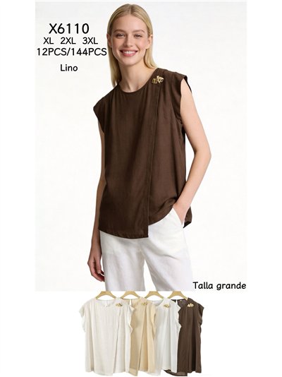 Top sin mangas talla grande con broche dorado 2