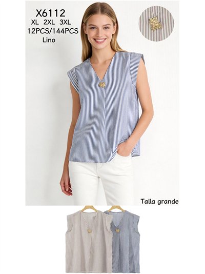 Top de rayas talla grande con detalle joya 2