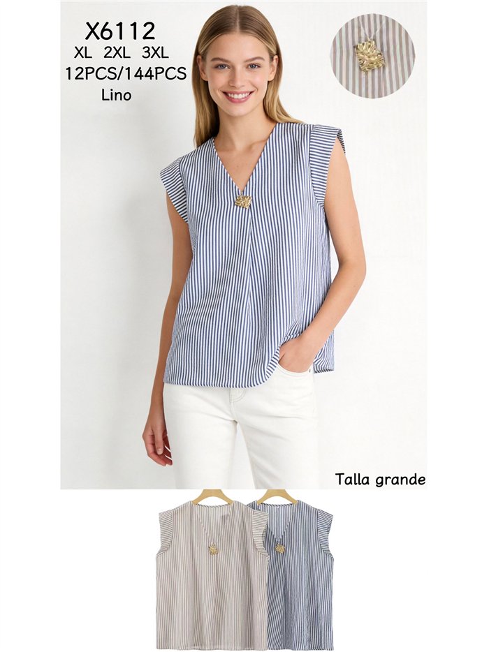 Top de rayas talla grande con detalle joya