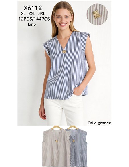 Top de rayas talla grande con detalle joya