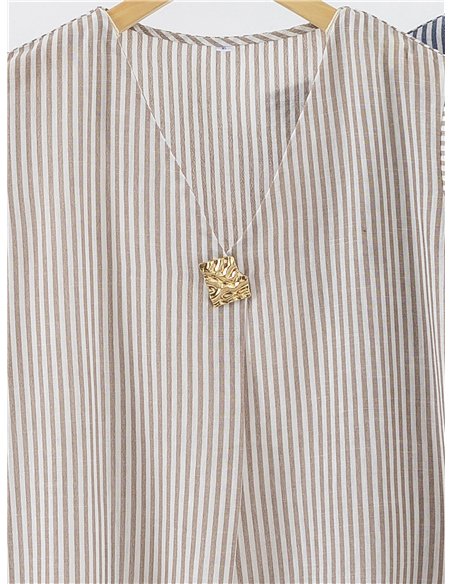 Top de rayas talla grande con detalle joya