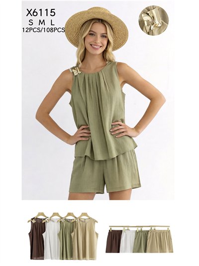 Conjunto de top plisado con detalle joya y short 2