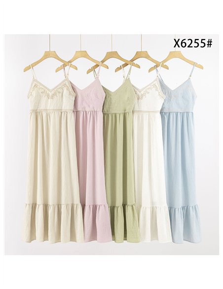 Vestido largo de tirantes con escote bordado