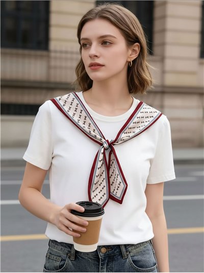 Camiseta con cuello marinero estampado