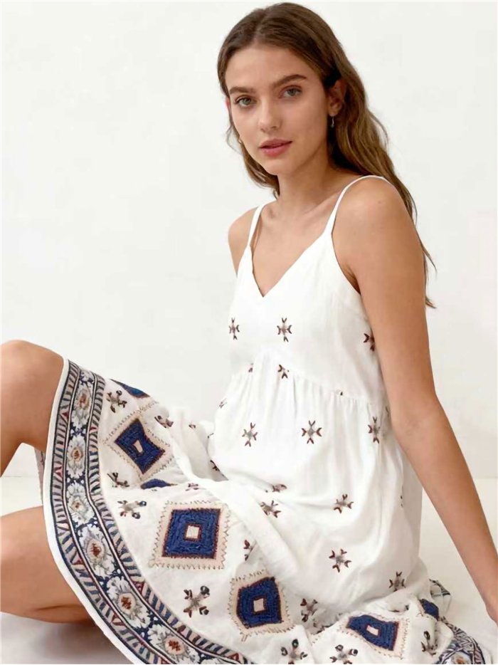 Vestido boho bordado de tirantes
