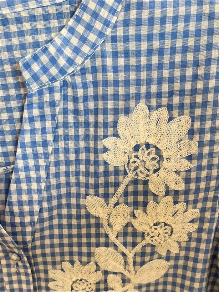 Camicetta a quadretti con ricami floreali