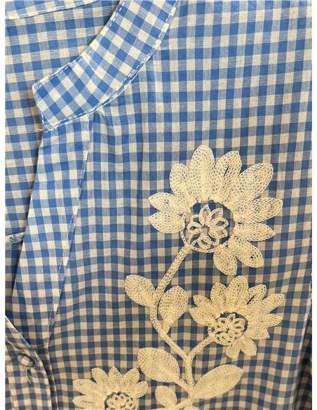 Camicetta a quadretti con ricami floreali