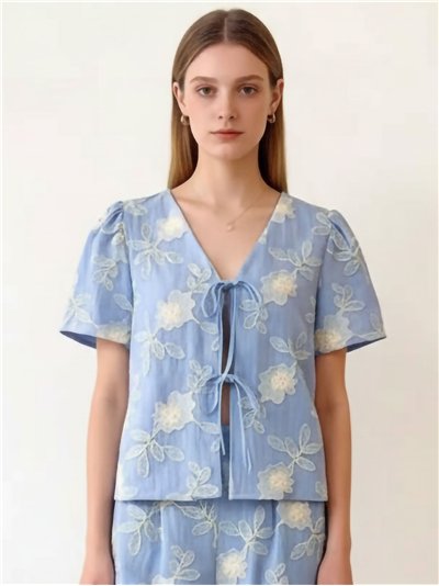 Blusa bordada floral con lazadas