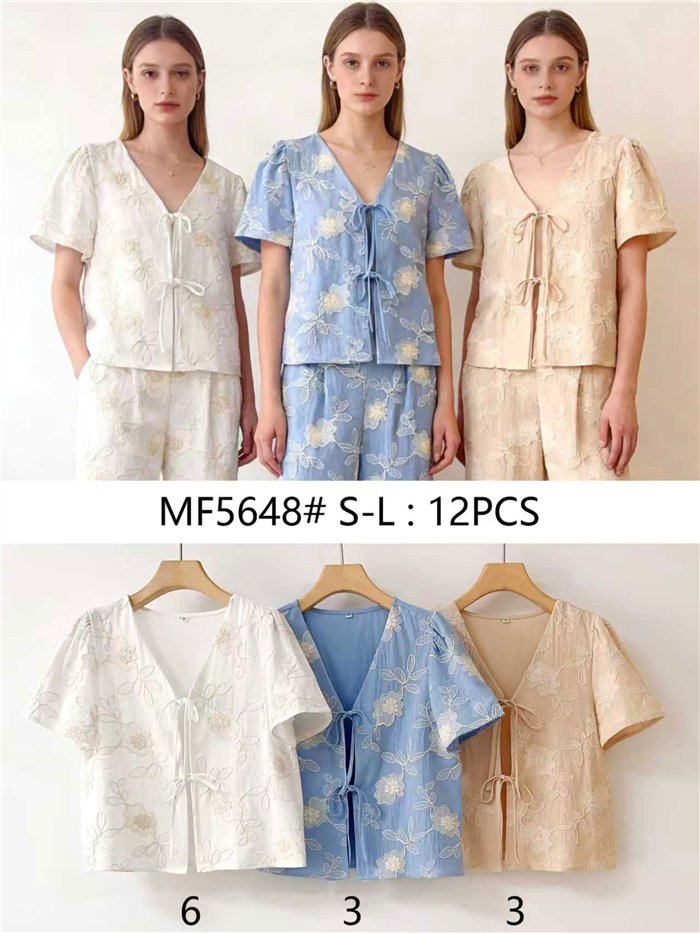 Bluse mit Blumenstickerei und Schleifen