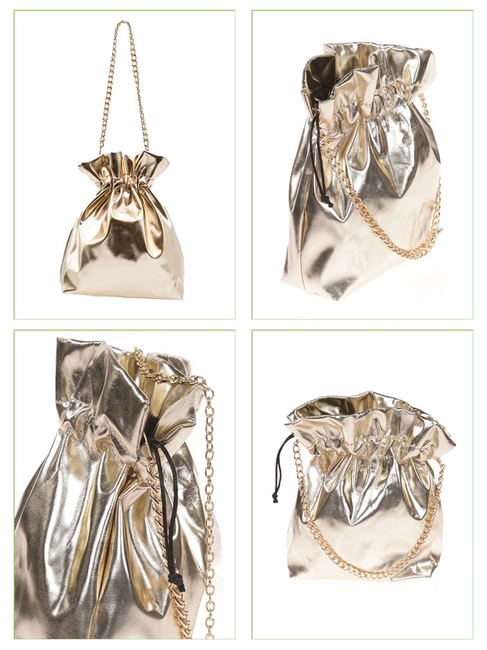 Bolso bombonera metalizado con cadena