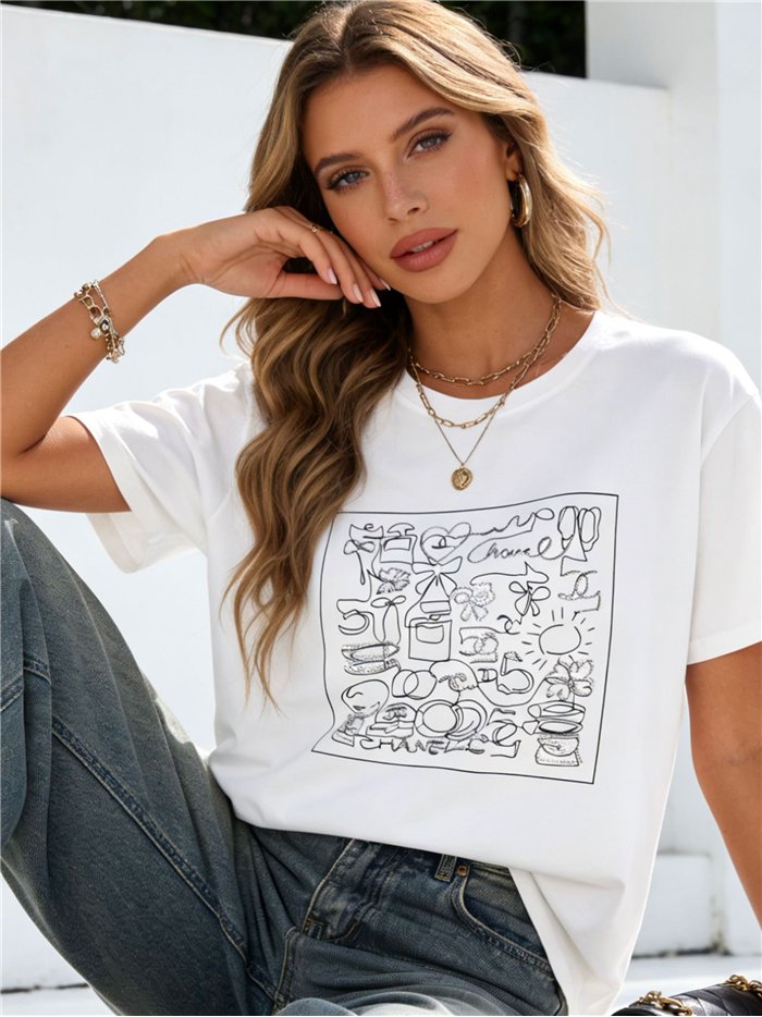 T-shirt oversize con un disegno a tratto in stile schizzo.