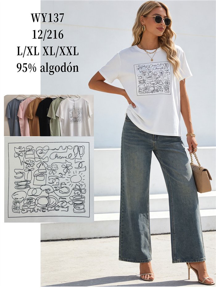 T-shirt oversize con un disegno a tratto in stile schizzo.